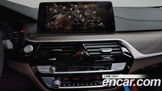 BMW 5 Series 2019 — Şəkil 12/20