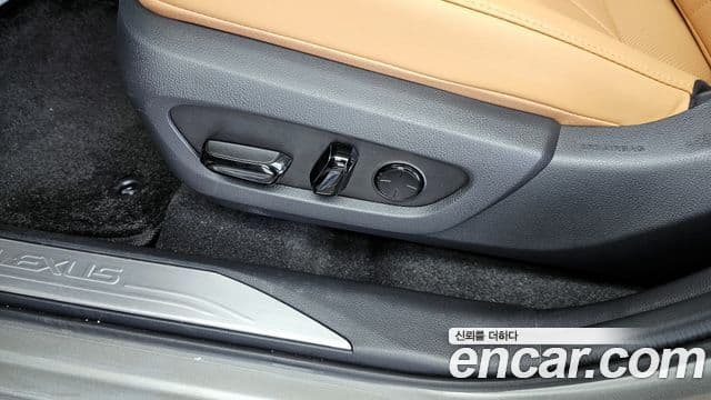 Lexus NX350h 2025 — Photo 25/35