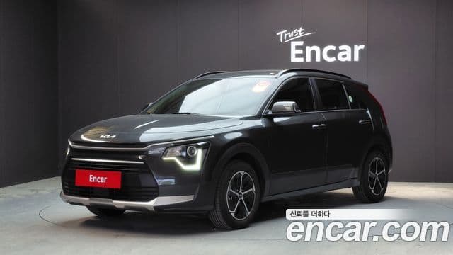 Kia Niro 2022 — ფოტო 1/20