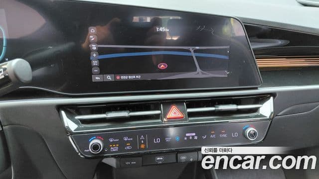 Kia Niro 2022 — ფოტო 13/20