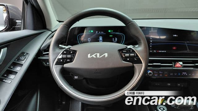 Kia Niro 2022 — ფოტო 14/20