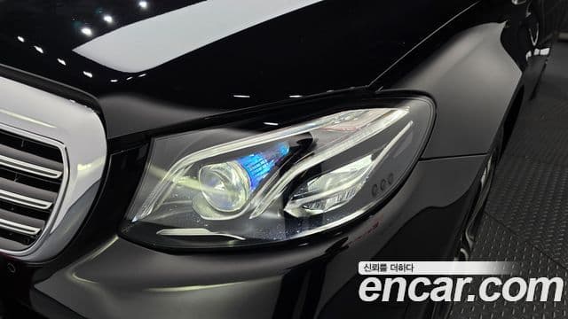 Mercedes-Benz E-Class 2020 — ფოტო 32/32