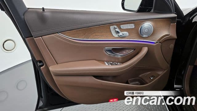 Mercedes-Benz E-Class 2020 — ფოტო 22/32