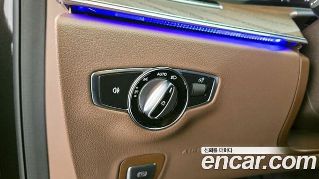 Mercedes-Benz E-Class 2020 — ფოტო 20/32