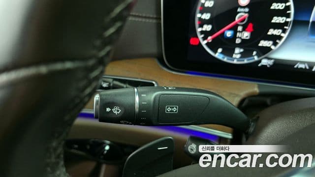 Mercedes-Benz E-Class 2020 — ფოტო 19/32