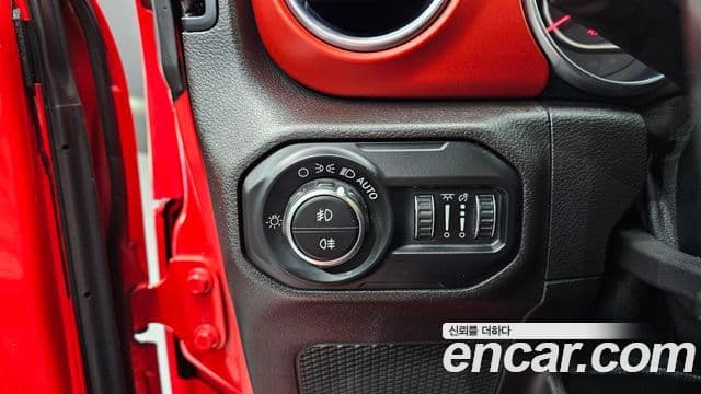 Jeep Wrangler 2019 — Şəkil 10/31