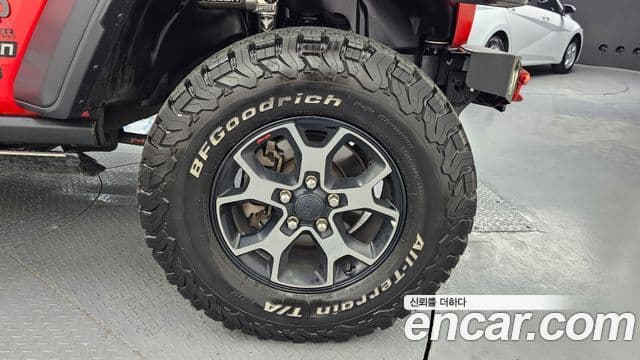 Jeep Wrangler 2019 — Şəkil 28/31