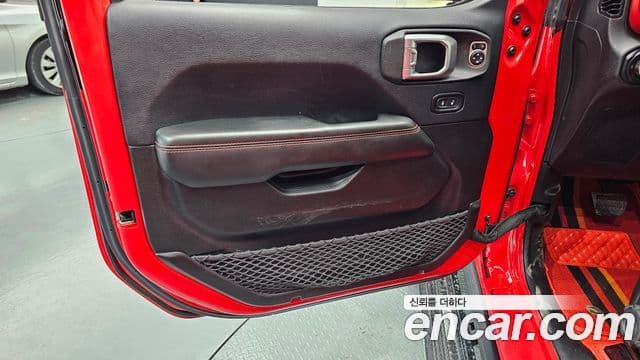 Jeep Wrangler 2019 — Şəkil 29/31