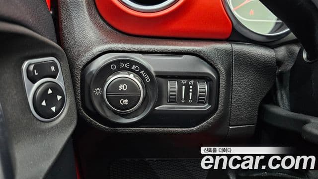 Jeep Wrangler 2019 — Şəkil 30/31