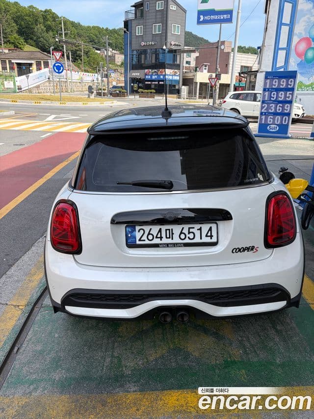 Mini Cooper S 2023 — ფოტო 7/10