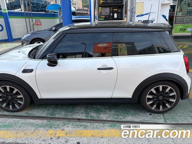 Mini Cooper S 2023 — ფოტო 8/10