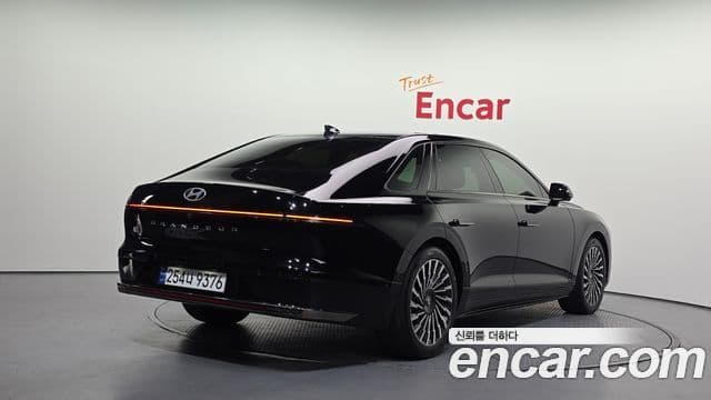 Hyundai Grandeur 2023 — ფოტო 2/20