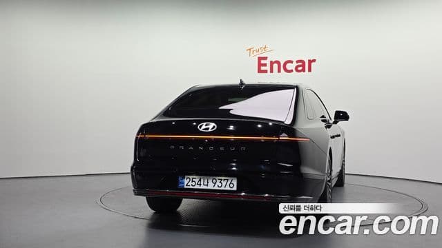 Hyundai Grandeur 2023 — ფოტო 4/20