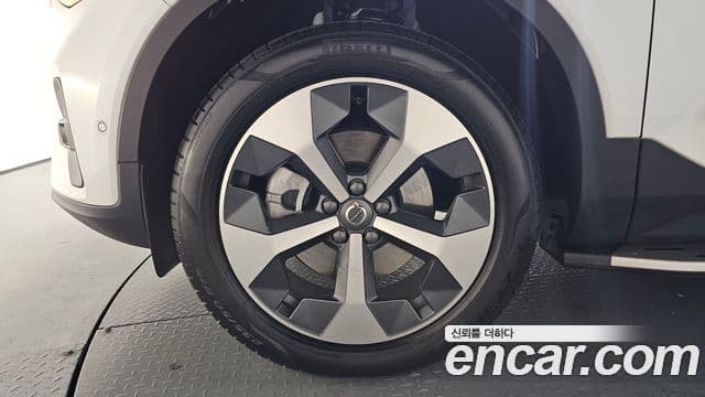 Volvo XC40 2023 — Şəkil 5/20