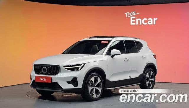 Volvo XC40 2023 — Şəkil 1/20