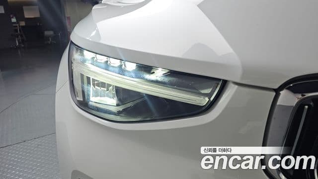 Volvo XC40 2023 — Şəkil 37/39