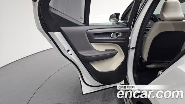 Volvo XC40 2023 — Şəkil 39/39