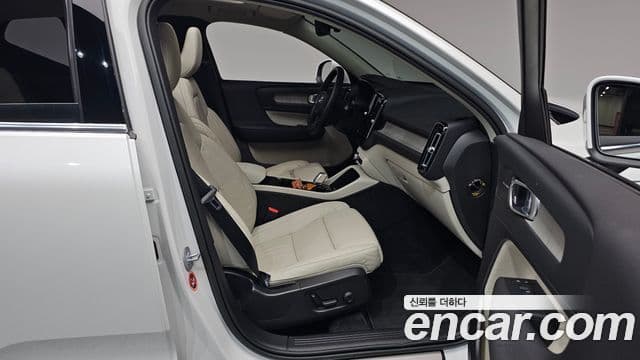 Volvo XC40 2023 — Şəkil 3/39