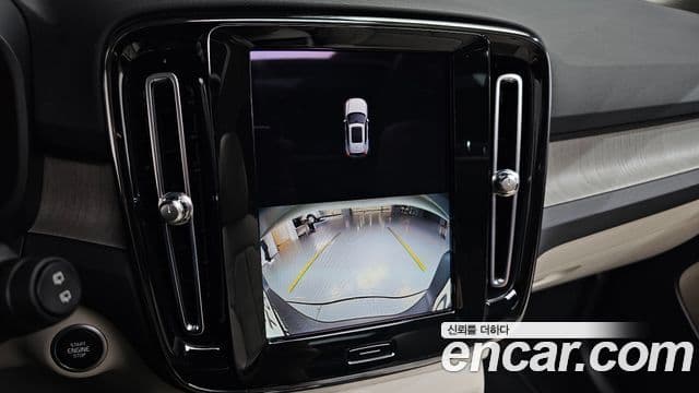 Volvo XC40 2023 — Şəkil 12/39