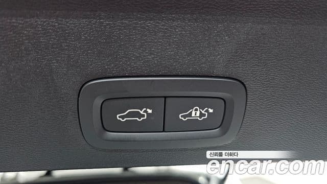 Volvo XC40 2023 — Şəkil 23/39