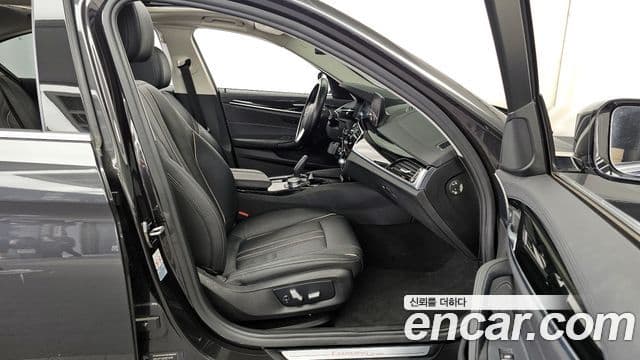 BMW 5 Series 2019 — Фото 11/20