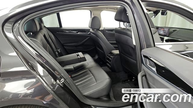 BMW 5 Series 2019 — Фото 12/20