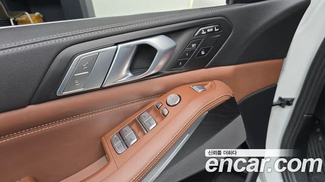 BMW X7 2020 — ფოტო 15/20