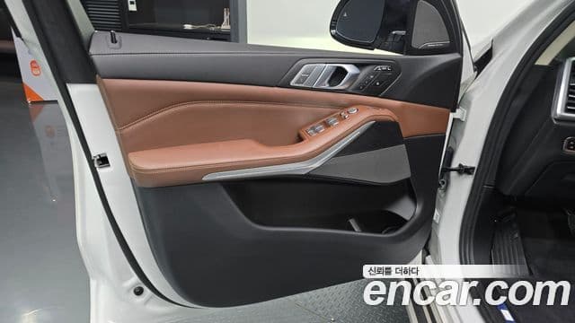 BMW X7 2020 — Photo 26/31