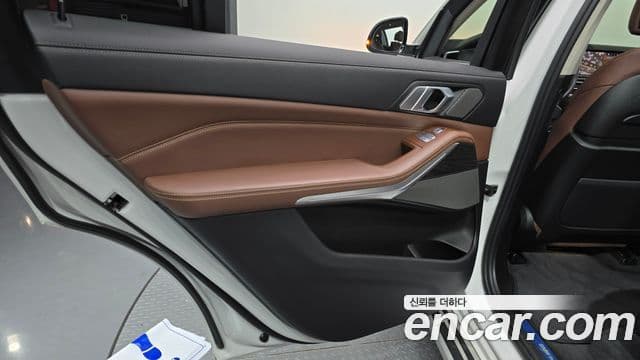 BMW X7 2020 — Photo 30/31