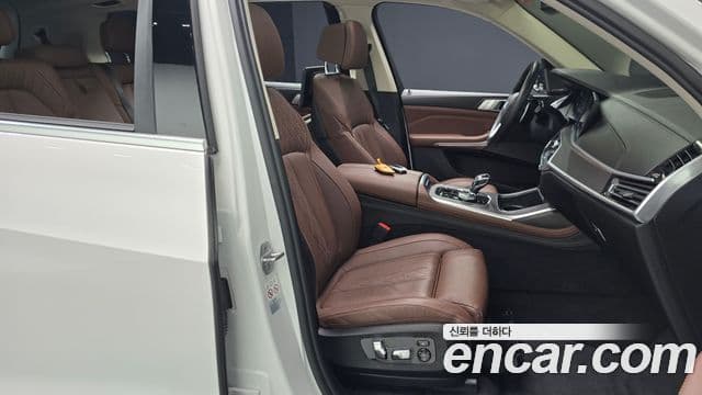 BMW X7 2020 — Photo 25/31