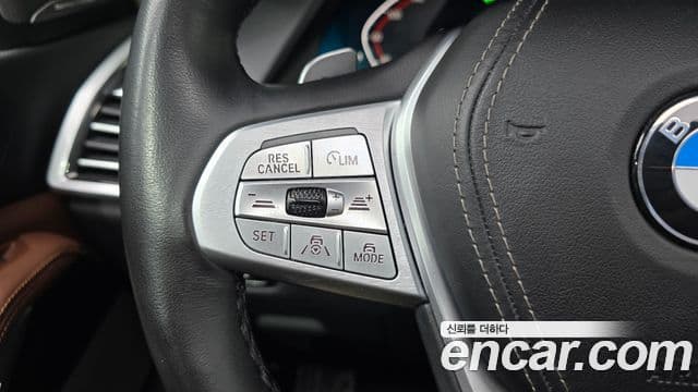 BMW X7 2020 — Photo 18/31