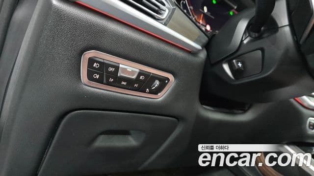 BMW X7 2020 — Photo 28/31