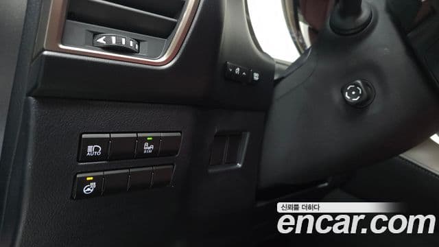 Lexus NX300h 2019 — Photo 10/30