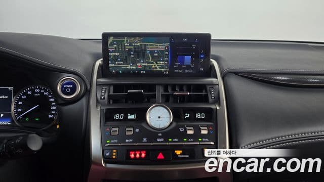 Lexus NX300h 2019 — Photo 1/30