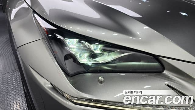 Lexus NX300h 2019 — Photo 16/30
