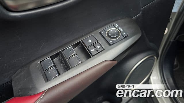 Lexus NX300h 2019 — Photo 26/30