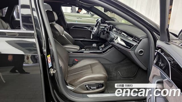 Audi A8 2021 — ფოტო 11/20