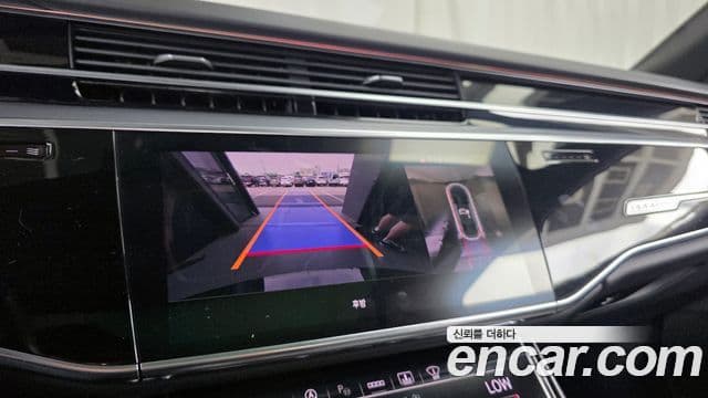 Audi A8 2021 — ფოტო 15/20