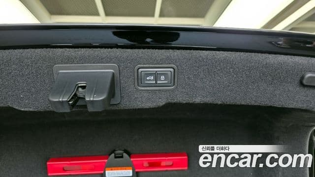 Audi A8 2021 — ფოტო 14/34