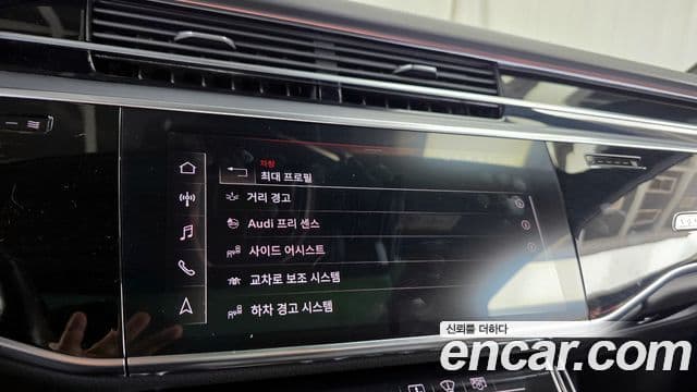 Audi A8 2021 — ფოტო 25/34