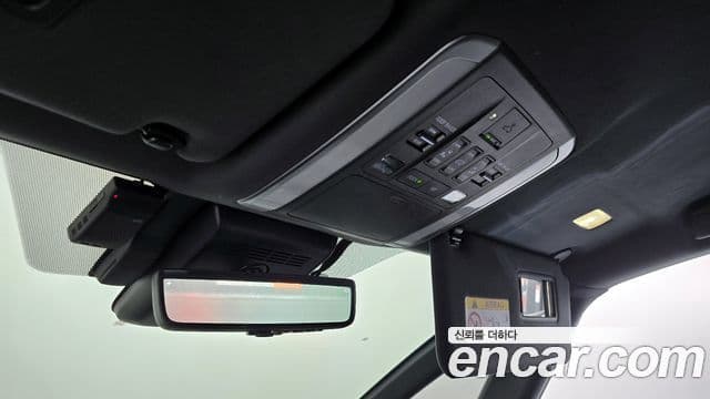 Toyota Alphard 2024 — ფოტო 19/20