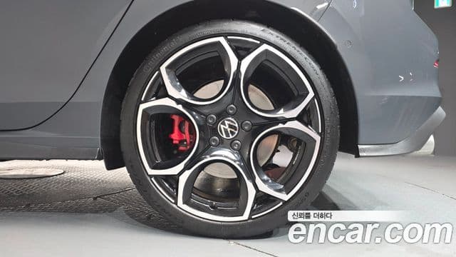 Volkswagen Golf 2025 — Photo 29/30