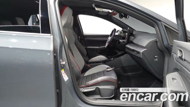 Volkswagen Golf 2025 — Photo 21/30