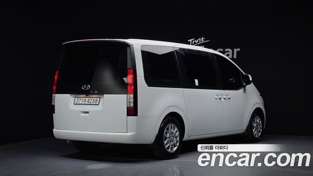 Hyundai Staria 2022 — ფოტო 2/20