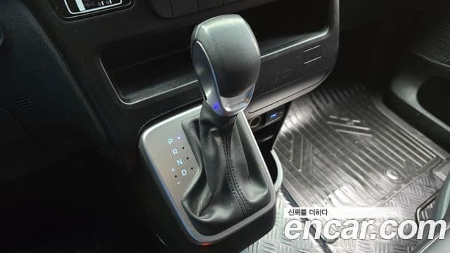 Hyundai Staria 2022 — ფოტო 9/20