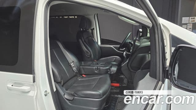 Hyundai Staria 2022 — ფოტო 11/20