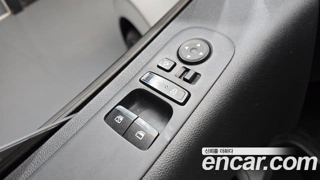 Hyundai Staria 2022 — ფოტო 14/20