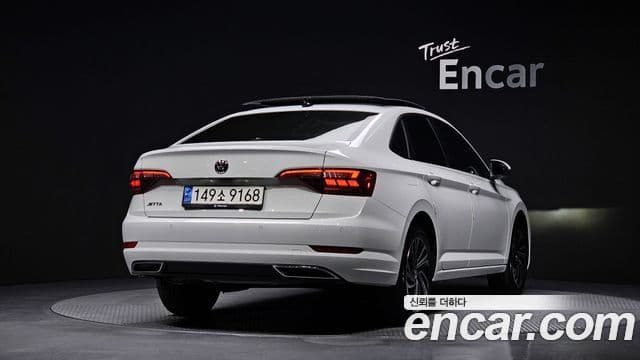 Volkswagen Jetta 2021 — ფოტო 2/20