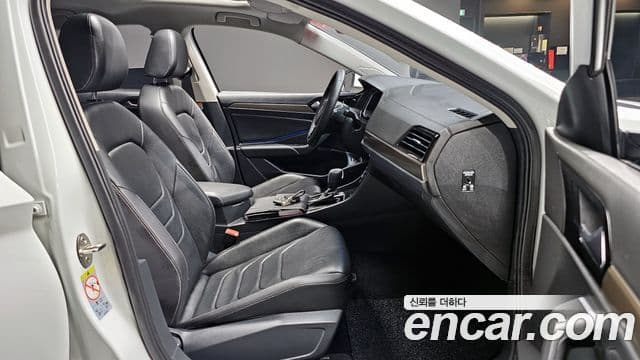 Volkswagen Jetta 2021 — ფოტო 11/20
