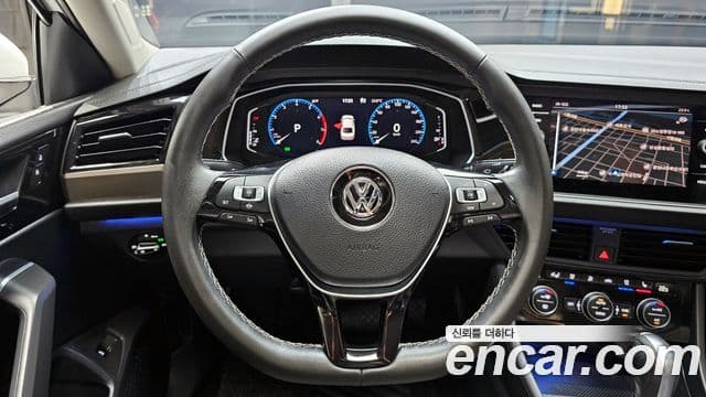 Volkswagen Jetta 2021 — ფოტო 13/20
